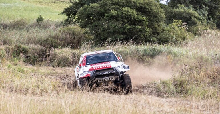 Tight battles at rough, tough tricky and dusty Sugarbelt as Lategan and Cummings claim their second victory of the season